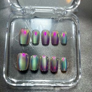 Holographic Press On Nail 10 pc Set reusable iridescent, short length NWT